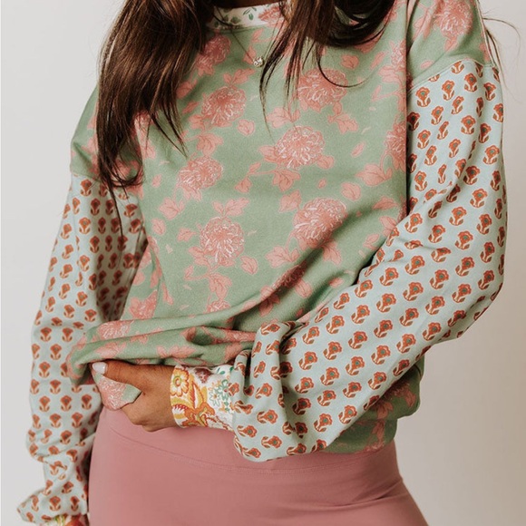 AMPERSAND AVE Tops - AMPERSAND AVE Green and Pink Floral Sweatshirt